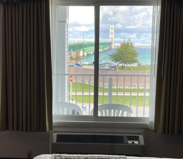 Parkside Inn Bridgeview Mackinaw City Exteriör bild