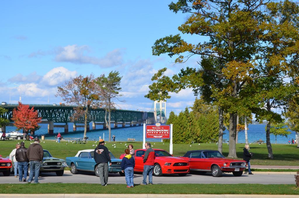 Parkside Inn Bridgeview Mackinaw City Rum bild